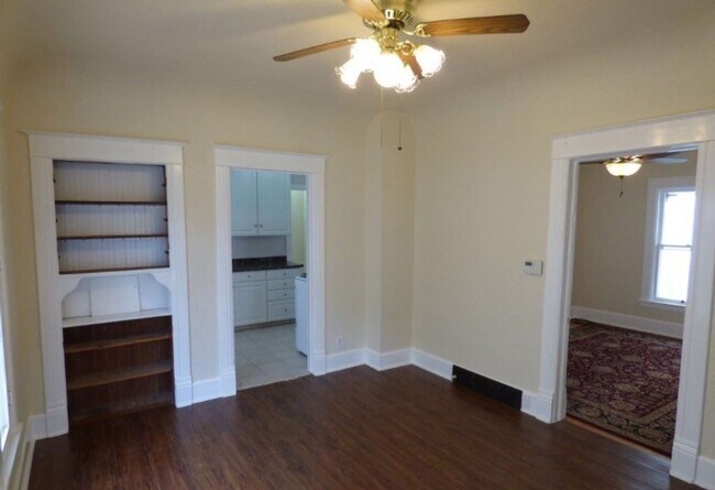 Building Photo - Charming 2 Bedroom Home with Bonus Room, Fenced Yard & Washer/Dryer