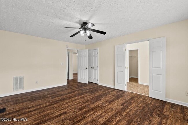 Building Photo - Wonderful Neighborhood with City Convenience!