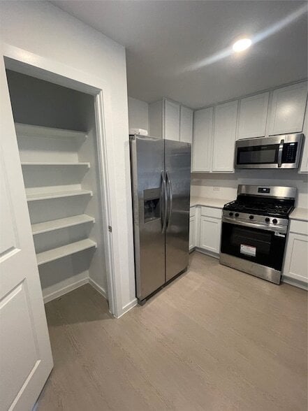 Building Photo - 112 Stran St