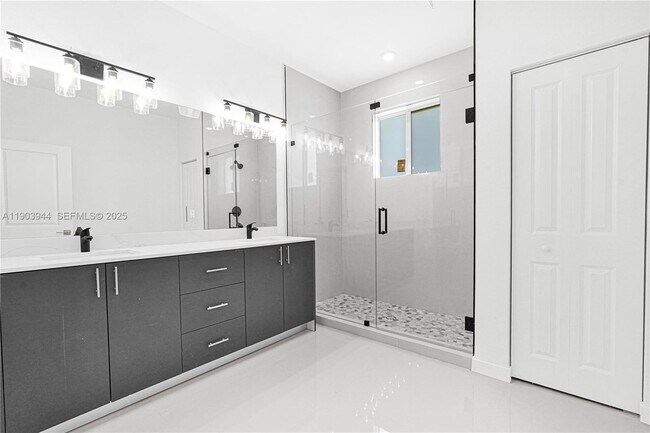 Building Photo - 22555 SW 125th Ave