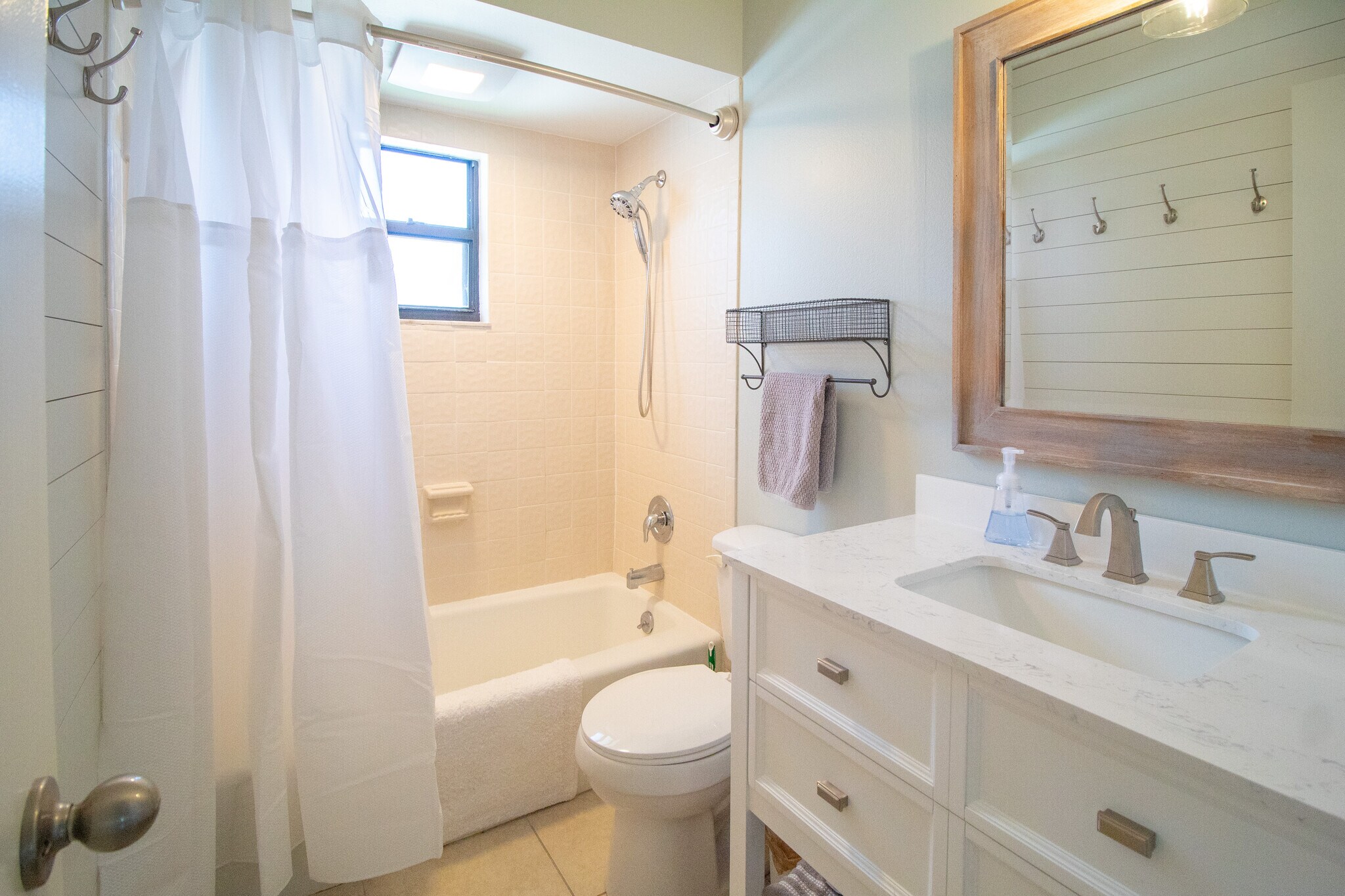 Building Photo - 4611 S School Ave