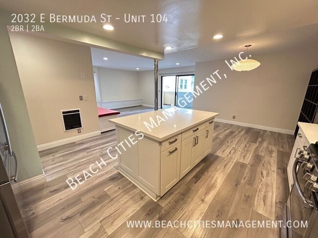 Building Photo - 2032 E Bermuda St