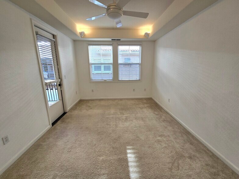 Building Photo - 4353 Fitzwilliam St