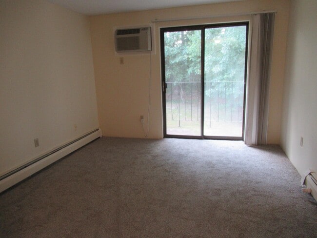 Building Photo - 1225 Bodwell Rd