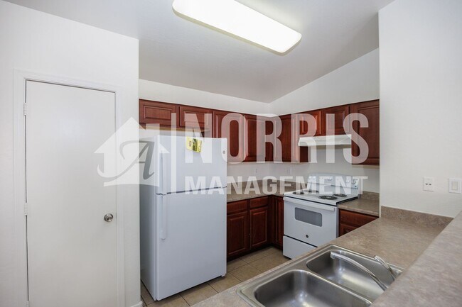 Building Photo - Beautiful Remodeled Home in Florence