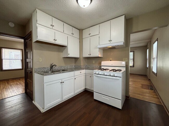 Building Photo - Single Family Home located south of Como Park! Apply TODAY!