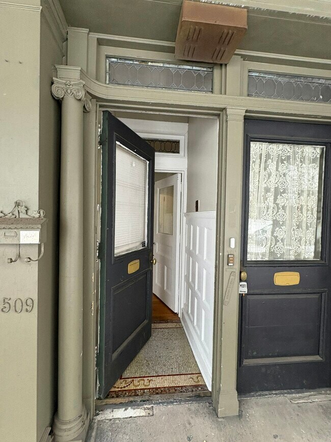 Building Photo - 509 Monroe Ave