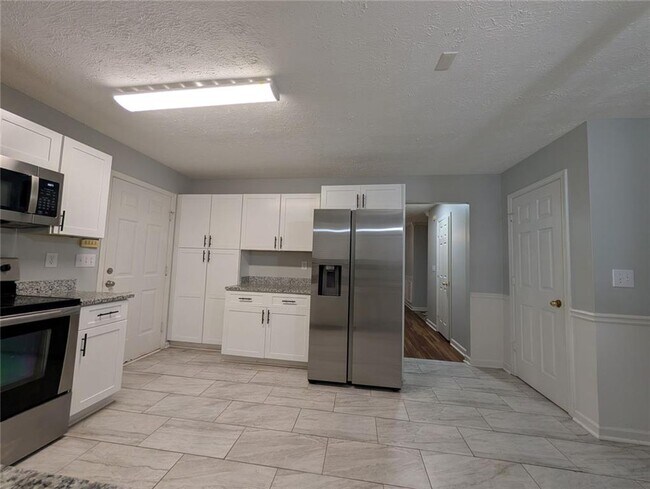 Building Photo - 3004 Dogwood Ln