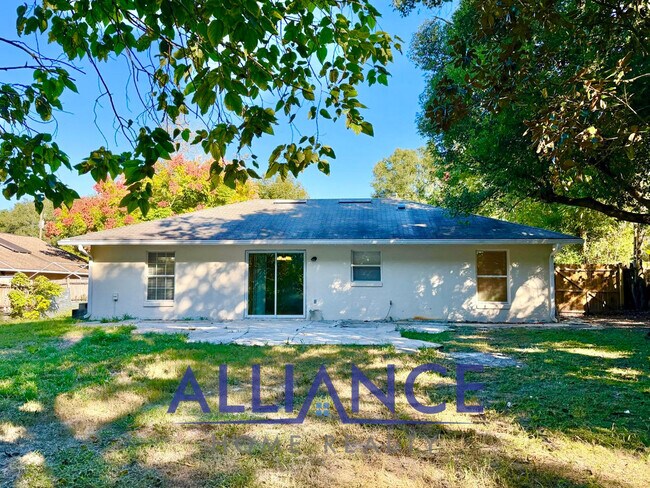 Building Photo - 546 Lancaster Ave