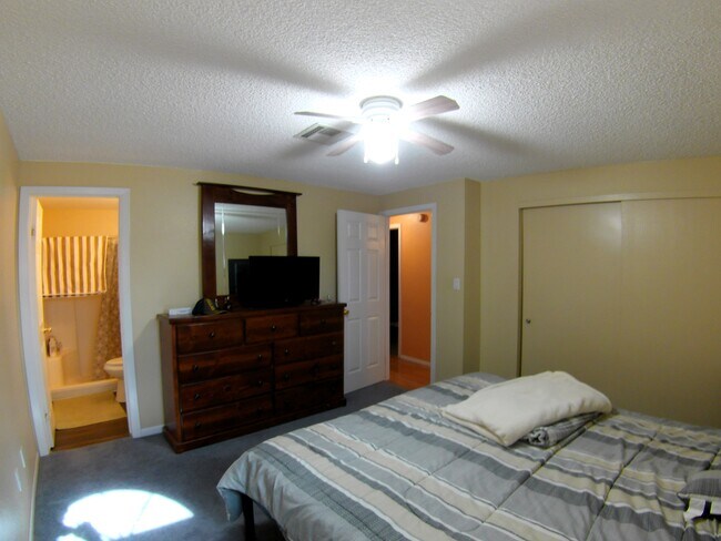 Building Photo - 1791 Long Ave