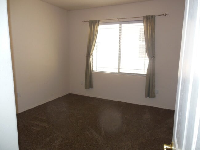 Building Photo - 1640 Arbolera Loop