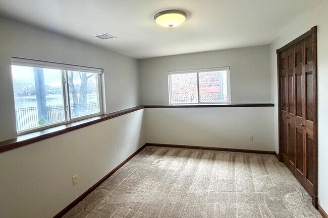 Building Photo - 112 S Springwood Dr