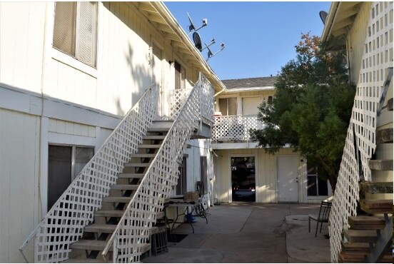 Building Photo - Bates Apartments