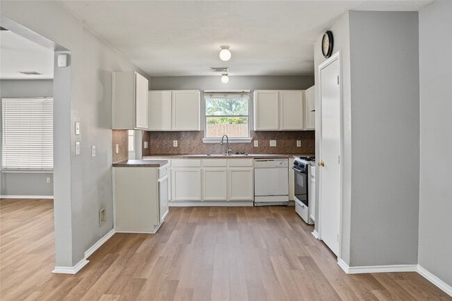 Building Photo - 3907 Starbridge Pointe Ln