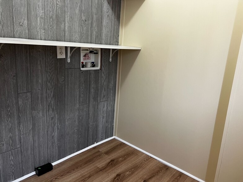 Building Photo - 709 N Collins Fwy