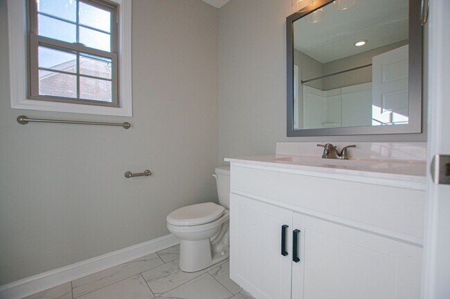 Building Photo - Pet Friendly Four Bedroom!