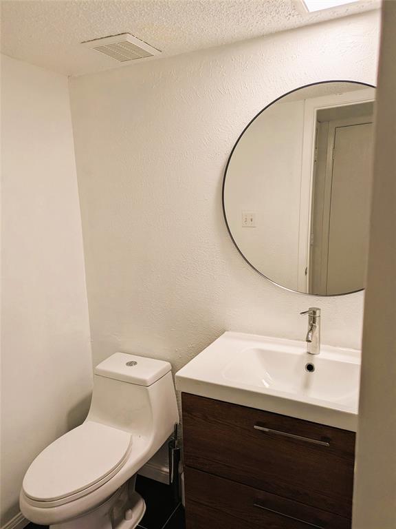 Building Photo - 8901 Trone Cir