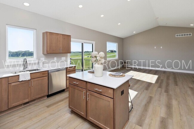 Building Photo - Stunning ranch-style home in Altoona featuring 4 bedrooms and 3 bathrooms, with a finished walk-o...