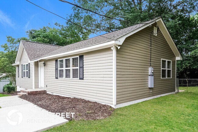 Building Photo - 4852 Shady View Dr