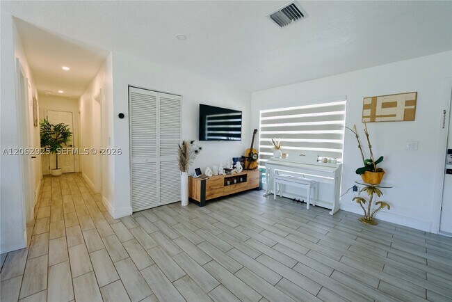 Building Photo - 14515 SW 105th Ct