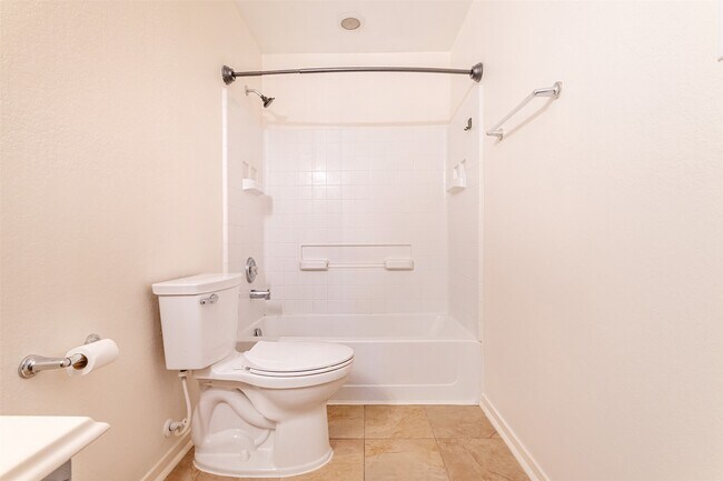 Building Photo - 2830 Katy Briar Ln