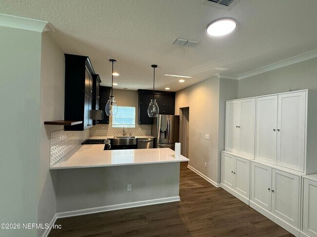 Building Photo - 323 Holly Forest Dr