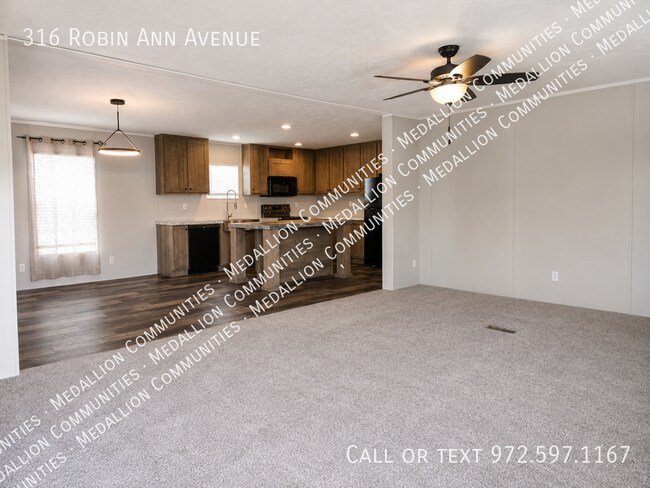 Building Photo - 316 Robin Ann Ave