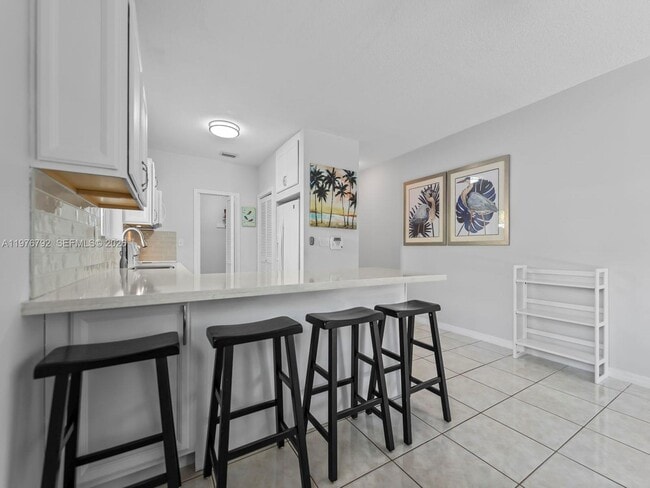 Building Photo - 6 SE Marlin Ave