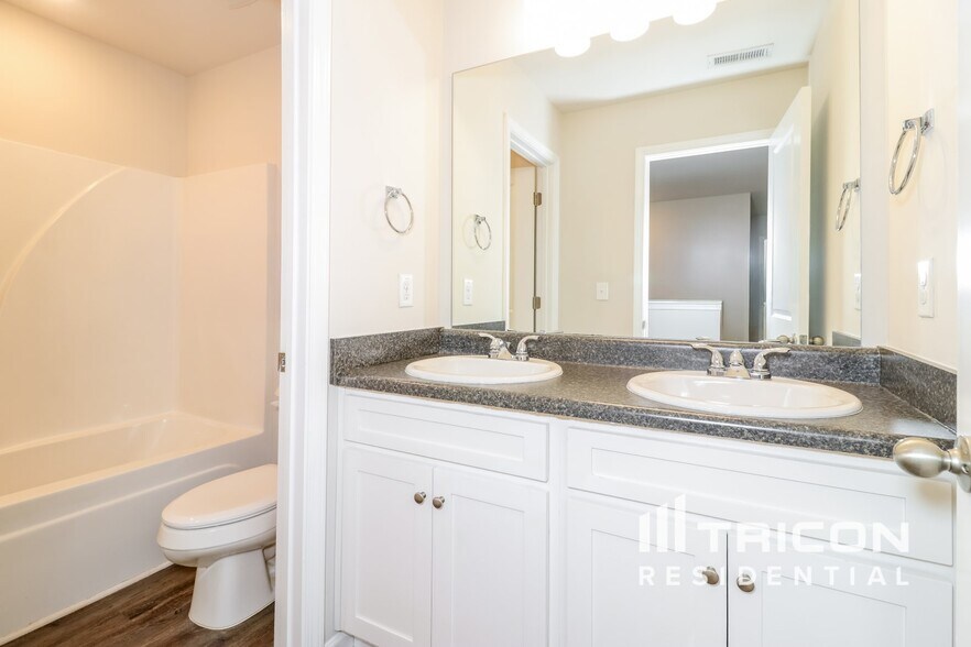 Building Photo - 1432 Silver Charm Ln