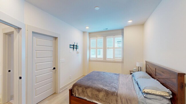 Building Photo - 1025 Wesley Terrace Ave - Elevated townhome living in the heart of Wesley Heights / FreeMoreWest