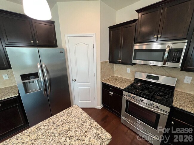 Building Photo - 10374 Rutledge Ridge Dr NW