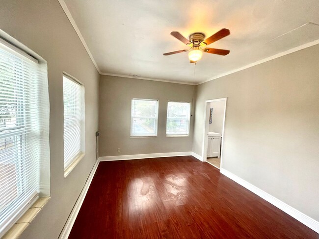 Building Photo - Nice 1 Bed 1 Bath Second Floor Orlando Ren...