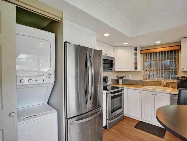 Building Photo - 13771 Via Aurora