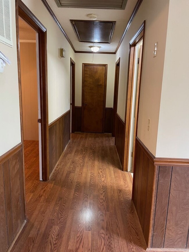 Building Photo - 3 BED, 2 BATH BRICK HOME LOCATED IN COUNTR...