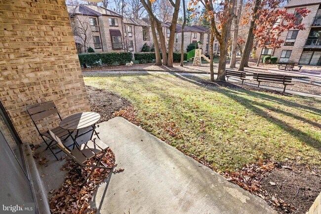 Building Photo - 2045 Royal Fern Ct