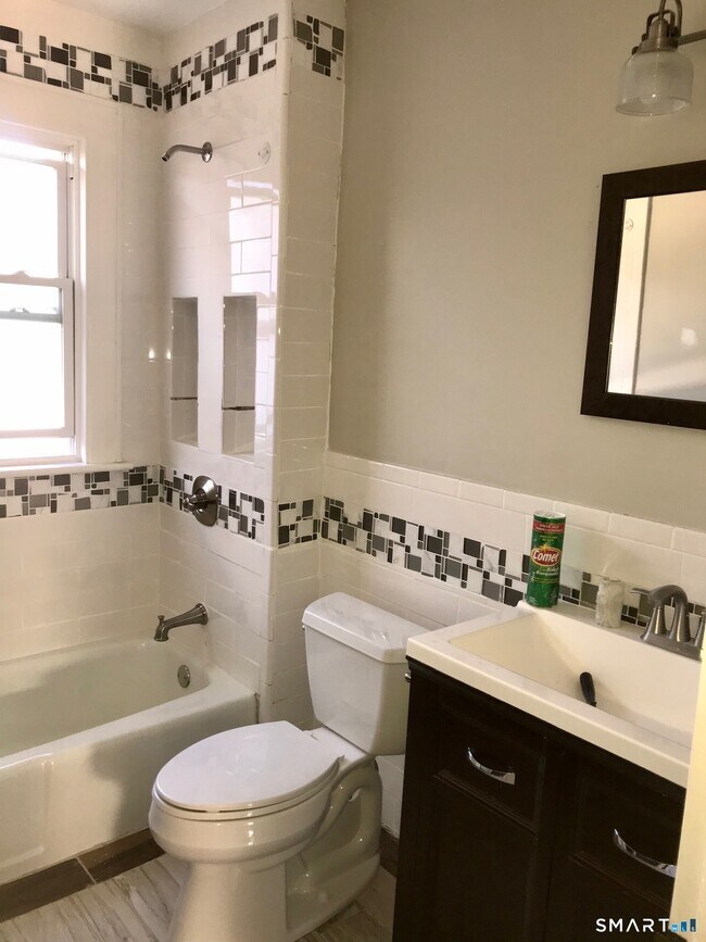 Building Photo - 52 Catherine St