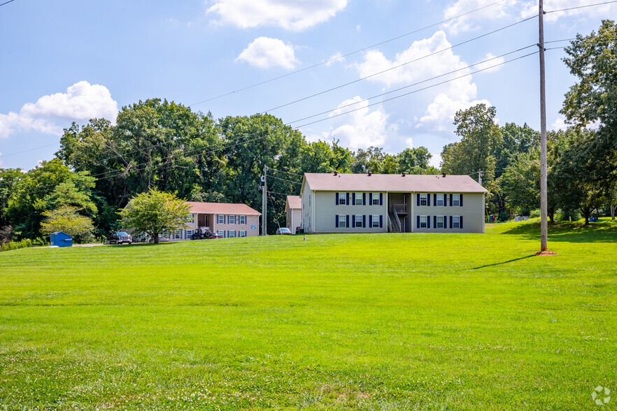 Green Space - Whispering Hills Apartments