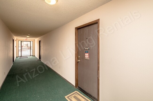 Building Photo - CENTRALLY LOCATED 1 BEDROOM CONDO