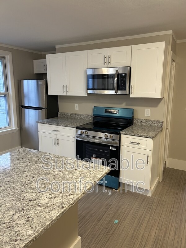 Building Photo - 12 Creston St