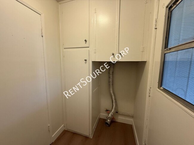 Building Photo - 1149 W Ave H-11