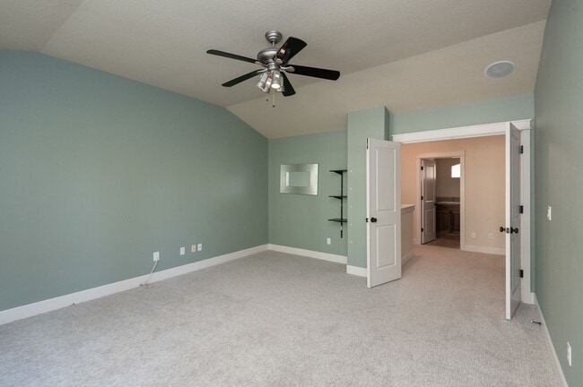 Building Photo - Sun Meadow Home 4 Bed + Bonus + Office + H...