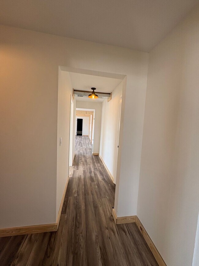 Building Photo - 502 W Lexington Ave