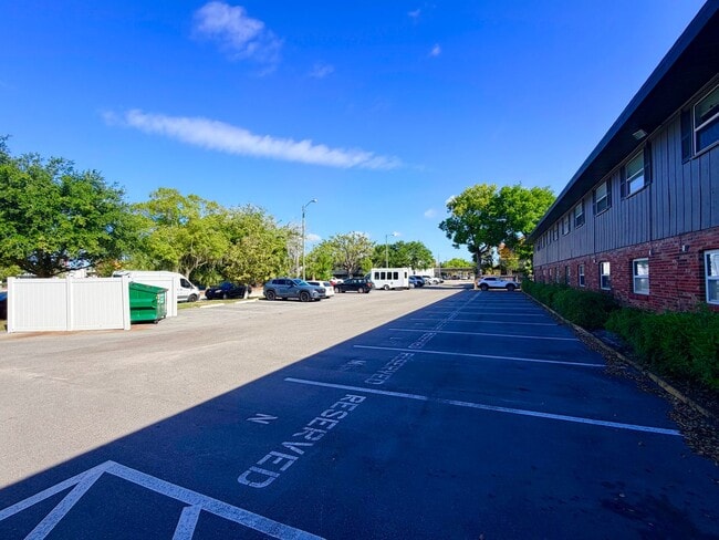 Building Photo - Popular Location 2/1