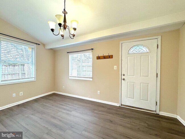 Building Photo - 5612 7th Rd S