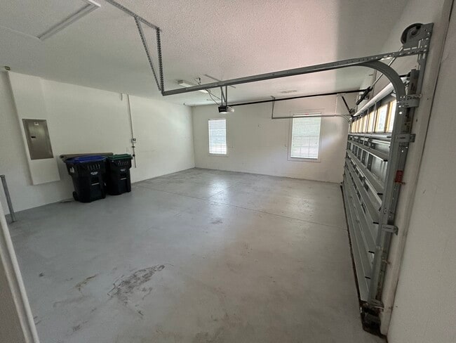 Building Photo - 15147 Driftwood Bend St