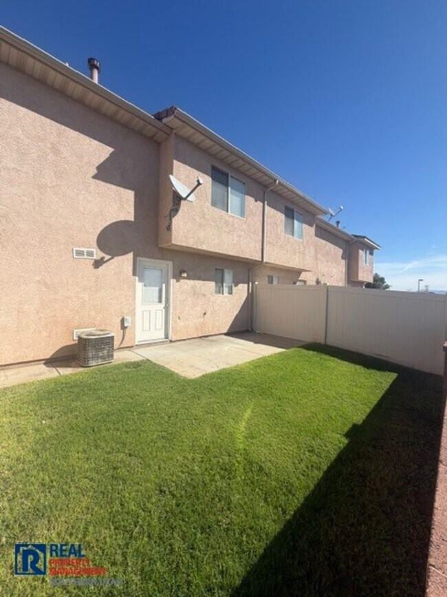 Building Photo - 790 N 2720 E