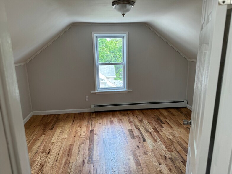 Building Photo - 3 Eastman St