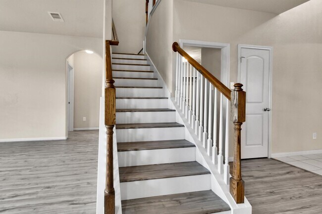 Building Photo - 7406 Valentine Ln