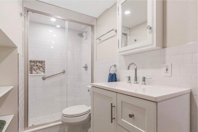 Building Photo - 209.5 4th St