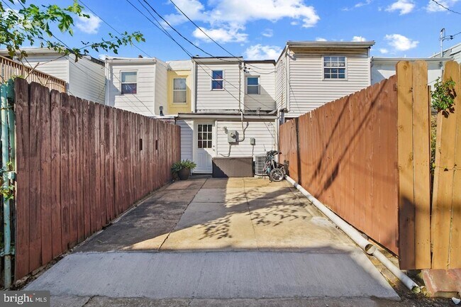 Building Photo - 1421 Race St